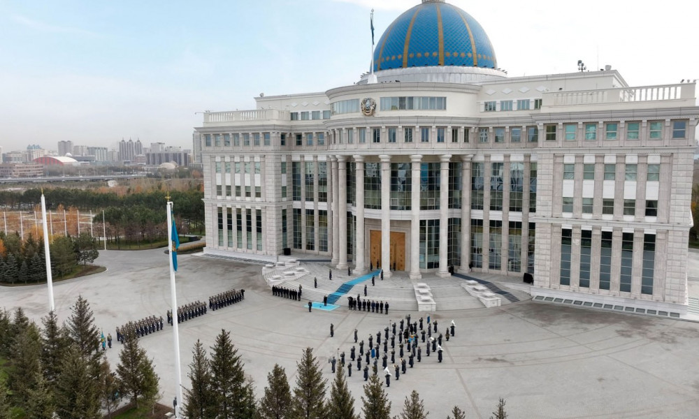 Президент Мемлекеттік ту көтеру рәсіміне қатысты