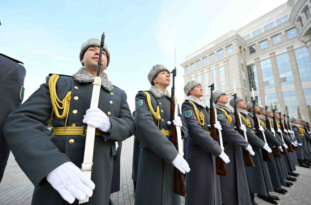 Президент Мемлекеттік ту көтеру рәсіміне қатысты