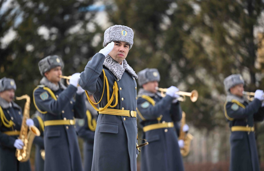 Президент Мемлекеттік ту көтеру рәсіміне қатысты