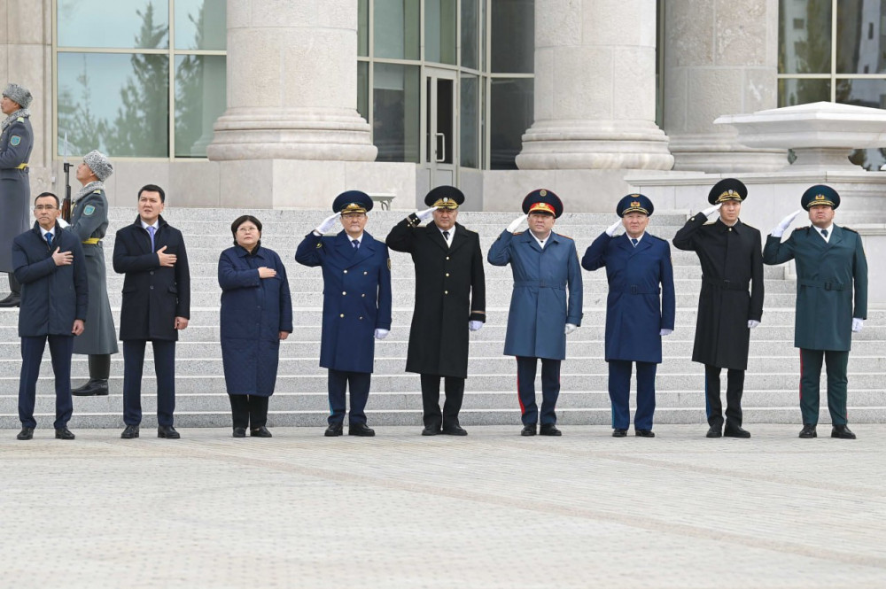Президент Мемлекеттік ту көтеру рәсіміне қатысты