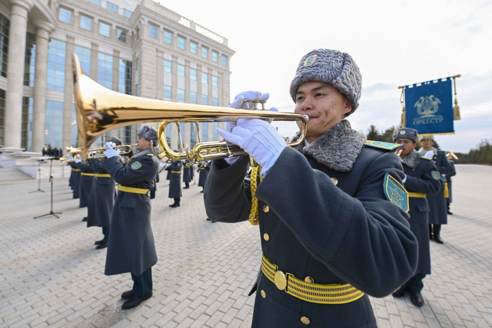 Президент Мемлекеттік ту көтеру рәсіміне қатысты