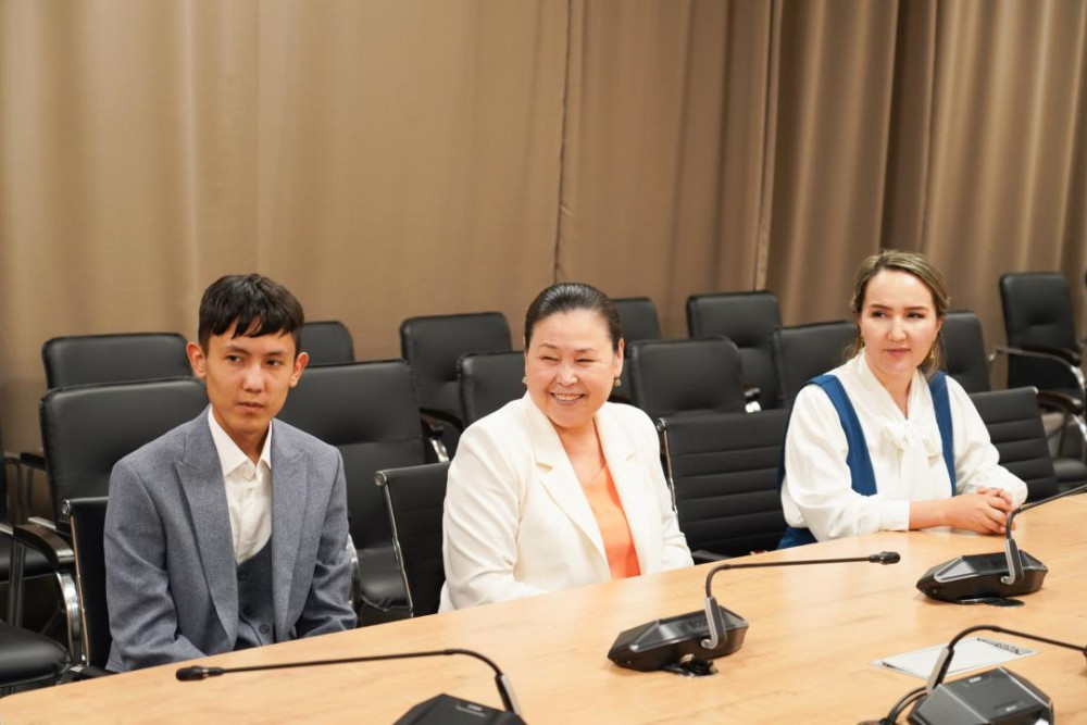 Түркістанда ҰБТ-да рекорд орнатқан оқушы тағы бір сыйлық алды