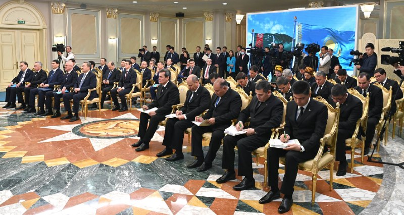 Қазақстан мен Түрікменстан президенттері БАҚ өкілдері үшін брифинг өткізді