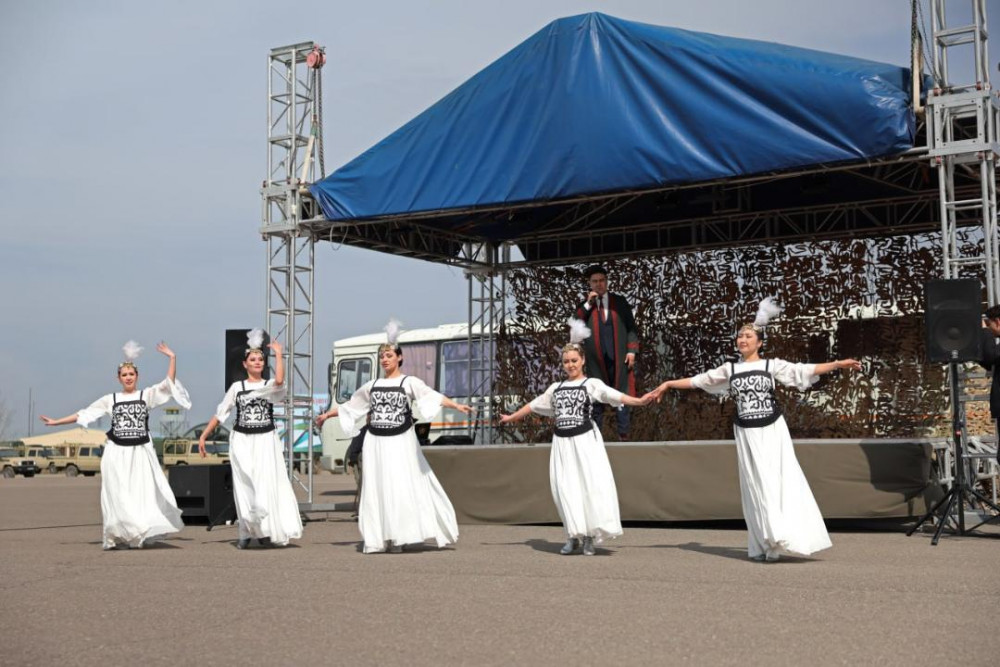 Жеңіс парады: Жауынгерлердің отбасылары далалық лагерьде болды