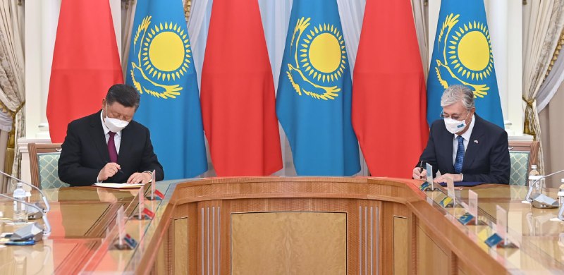 Президент Қасым-Жомарт Тоқаев ҚХР Төрағасы Си Цзиньпинмен кездесті