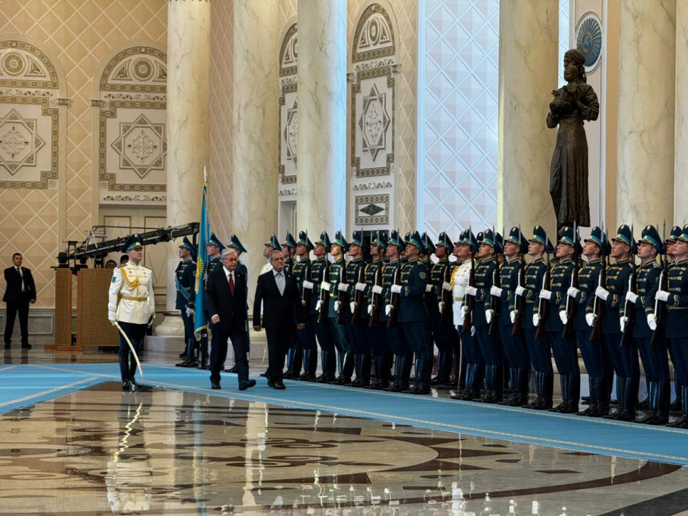 Тоқаев Ақордада Иран басшысын қарсы алды