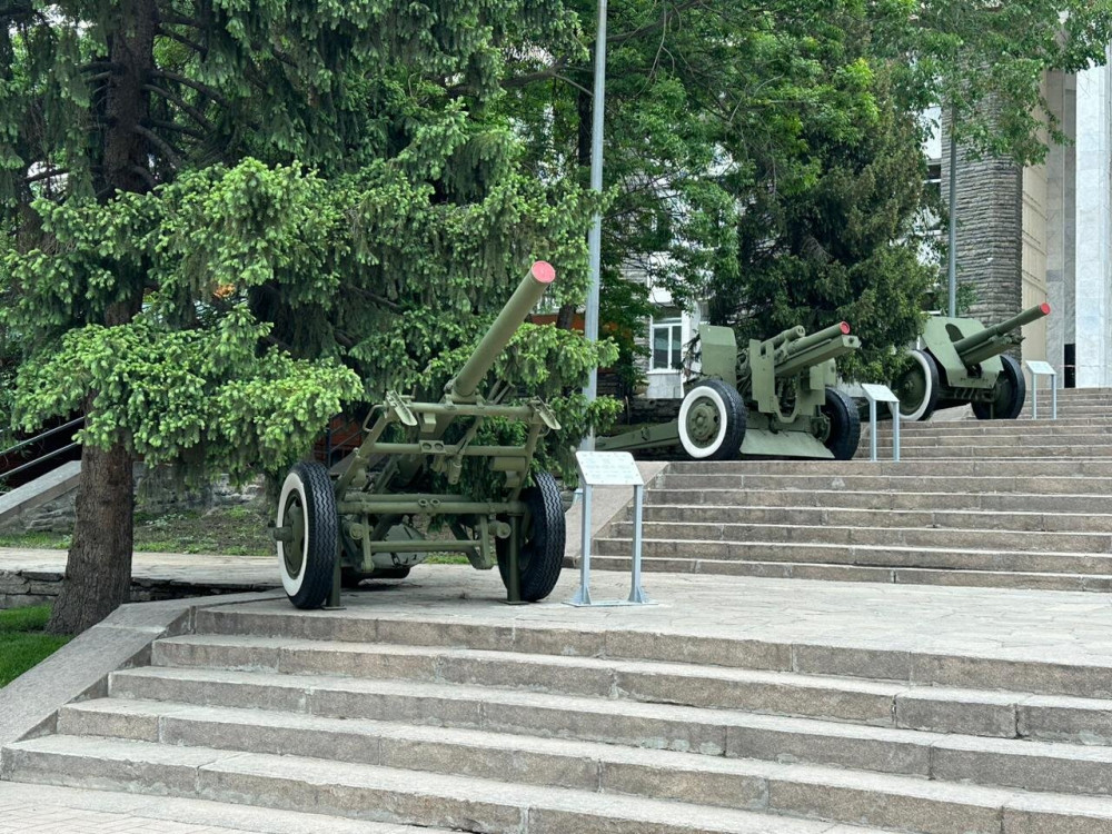 Алматыда әскери техникалар ашық аспан астындағы музейге қойылды