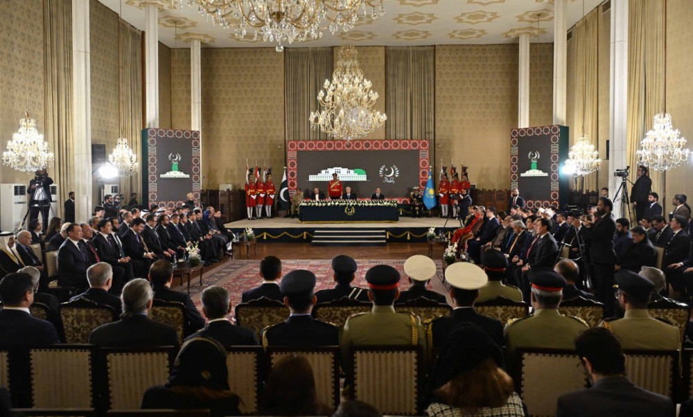 Президентке Пәкістанның ең жоғары мемлекеттік наградасы – Nishan-e-Pakistan ордені табысталды