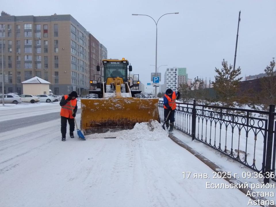 Астанадан бір түнде 24 мың текше метрден астам қар шығарылды