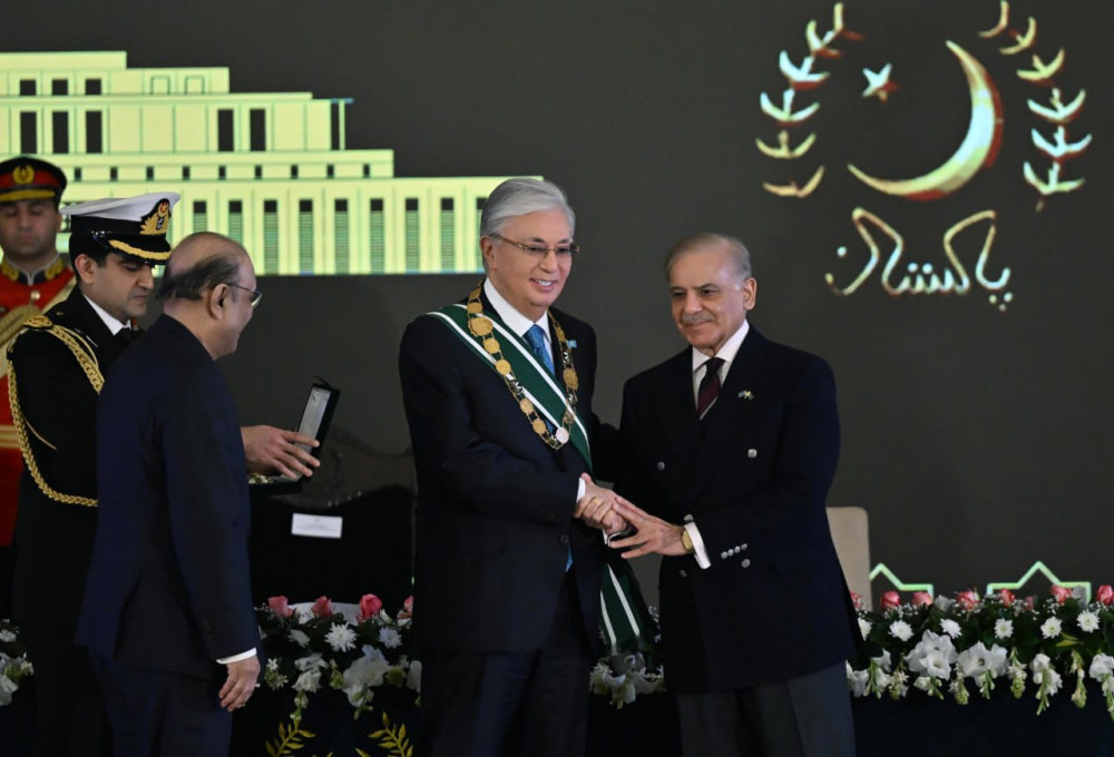 Президентке Пәкістанның ең жоғары мемлекеттік наградасы – Nishan-e-Pakistan ордені табысталды