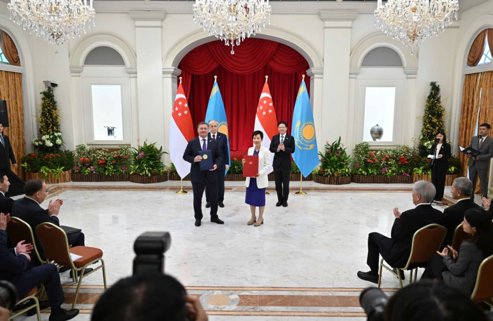 Мемлекет басшысы Сингапур Премьер-министрі Лоуренс Вонгпен кездесті