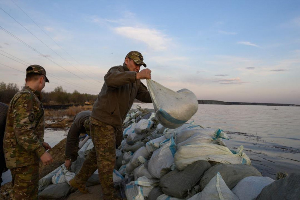 СҚО-да үшінші күн тасқынмен күрес: бөгетті нығайту жалғасуда