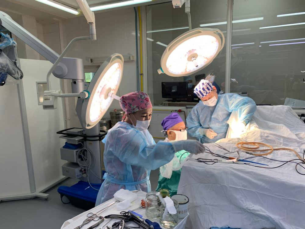 Нейрохирургтар жүкті әйелге омыртқааралық диск жарығын алып тастау операциясын жасады