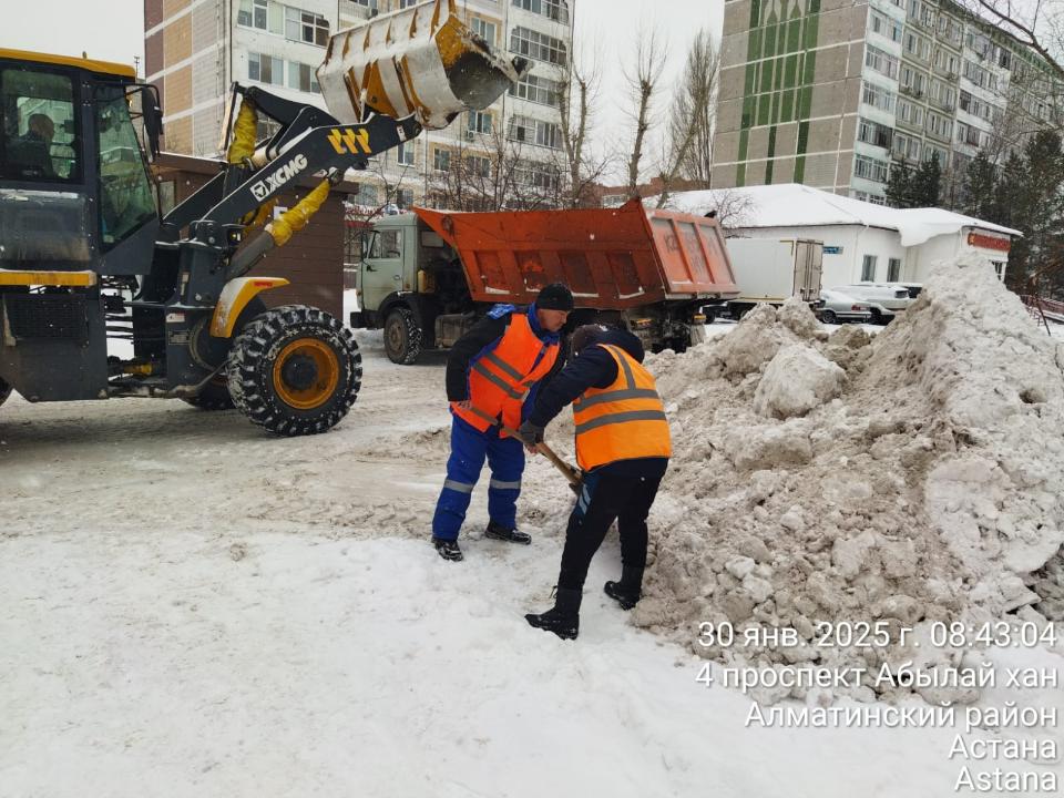 Астанадан бір түнде 54 мың текше метр қар шығарылды