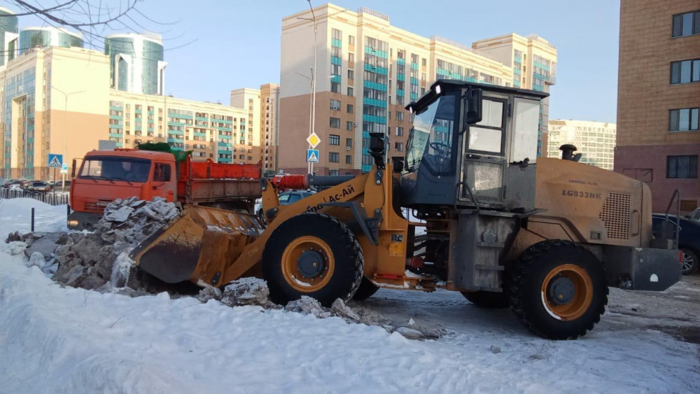 Астанада қар тазалауға 2,5 мыңнан астам жұмысшы шықты
