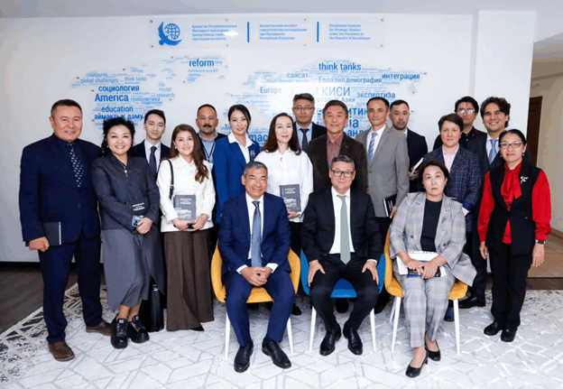 ҚСЗИ-да "Президент Тоқаевтың дипломатиясы" монографиясының тұсаукесері өтті