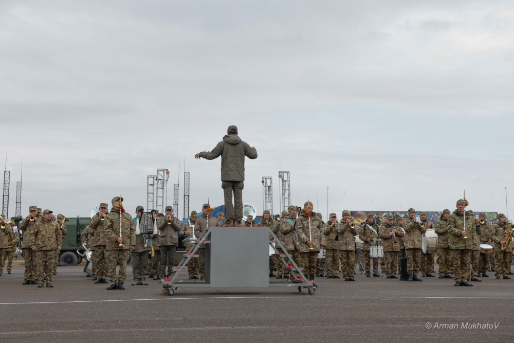 Монша, асхана және жаттығу: Шеруге келген әскерилерге қандай жағдай жасалған