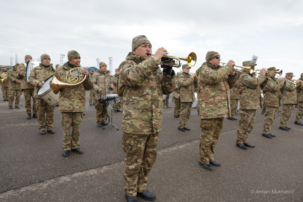 Монша, асхана және жаттығу: Шеруге келген әскерилерге қандай жағдай жасалған