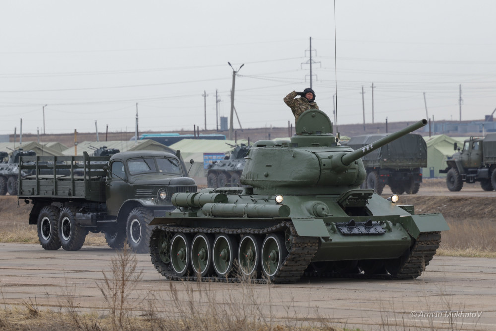 Монша, асхана және жаттығу: Шеруге келген әскерилерге қандай жағдай жасалған