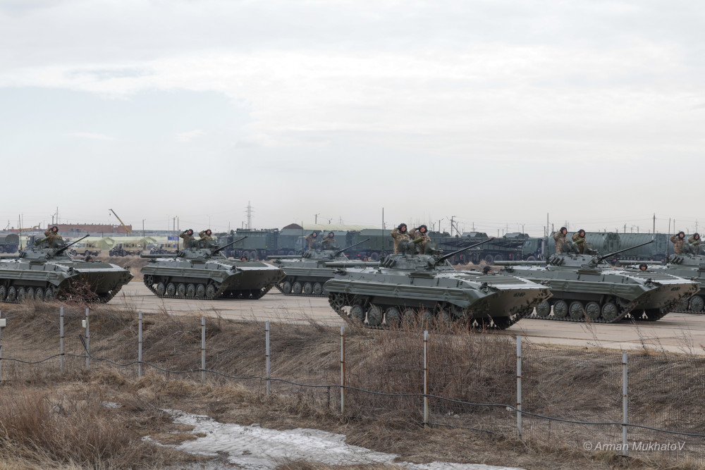 Монша, асхана және жаттығу: Шеруге келген әскерилерге қандай жағдай жасалған