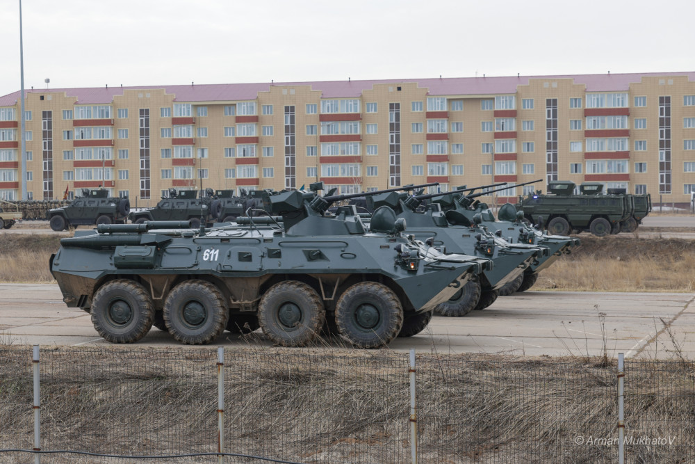 Монша, асхана және жаттығу: Шеруге келген әскерилерге қандай жағдай жасалған