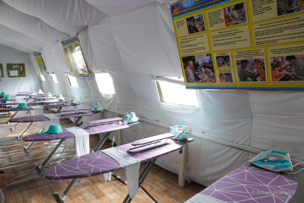 Монша, асхана және жаттығу: Шеруге келген әскерилерге қандай жағдай жасалған