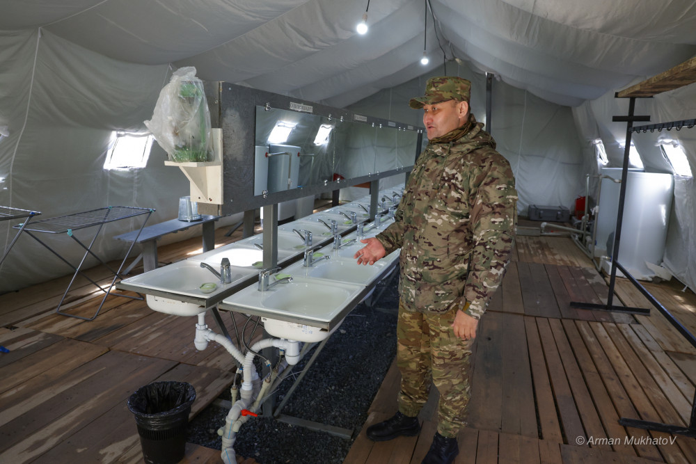 Монша, асхана және жаттығу: Шеруге келген әскерилерге қандай жағдай жасалған