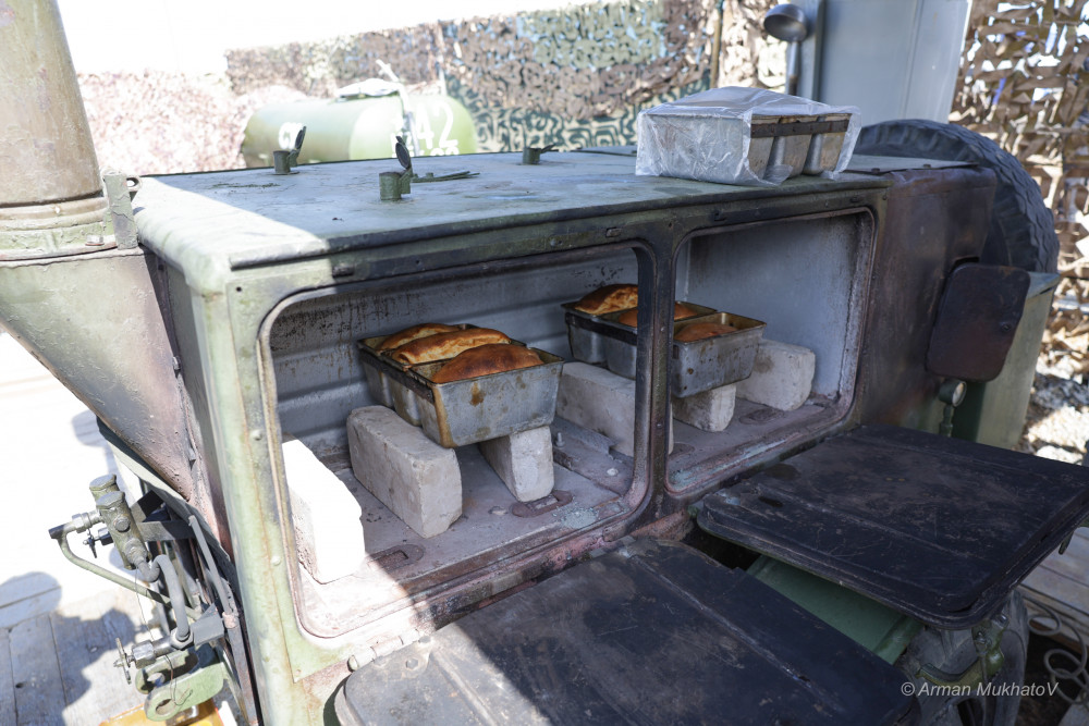 Монша, асхана және жаттығу: Шеруге келген әскерилерге қандай жағдай жасалған