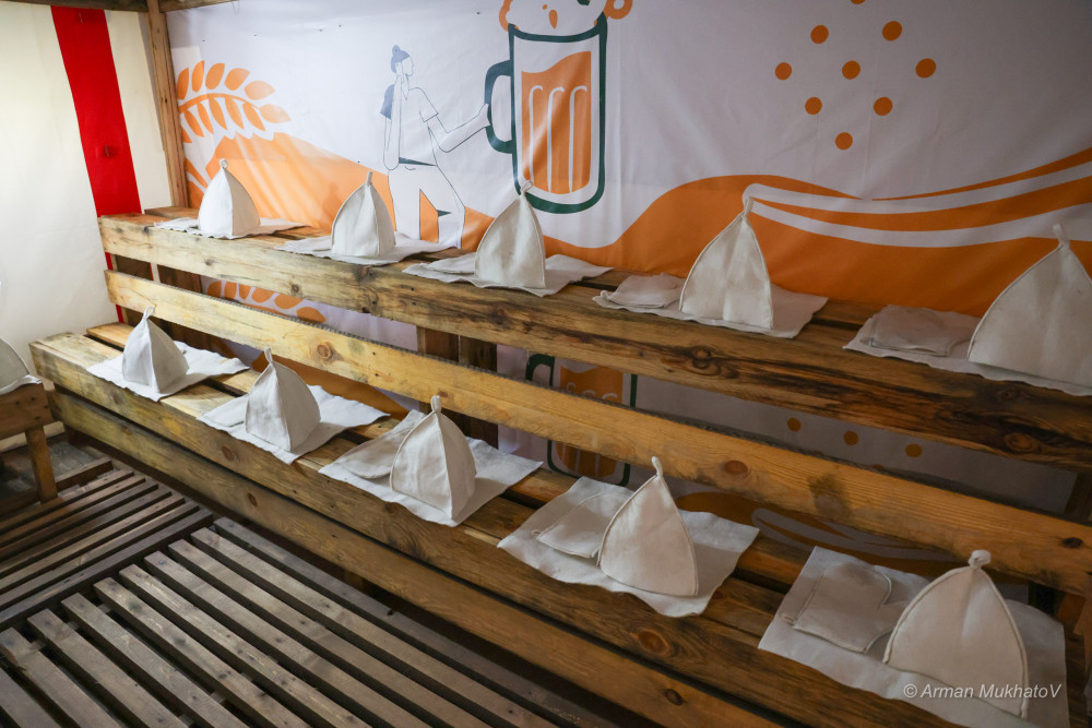 Монша, асхана және жаттығу: Шеруге келген әскерилерге қандай жағдай жасалған