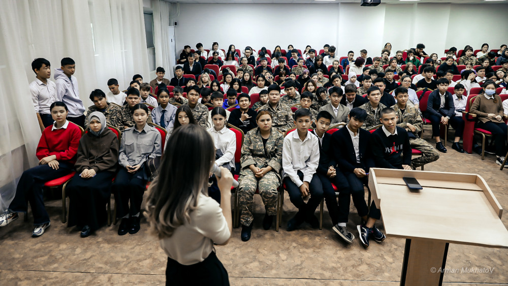 «Жоқ» деп үйрену керек. Мамандар ерте жүктілік, жыныстық зорлық-зомбылықтың алдын алу жайлы айтты