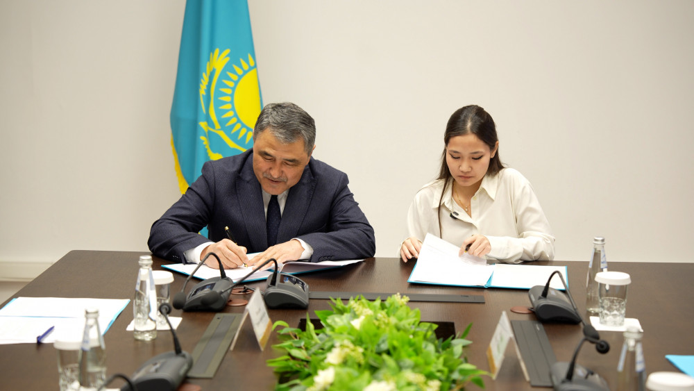 Мектеп оқушысы министрлікпен меморандум жасасты