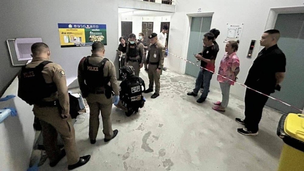 Кездейсоқ байлық: Әйел адам қоқыстан 187 миллион теңге тауып алды