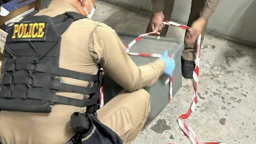 Кездейсоқ байлық: Әйел адам қоқыстан 187 миллион теңге тауып алды