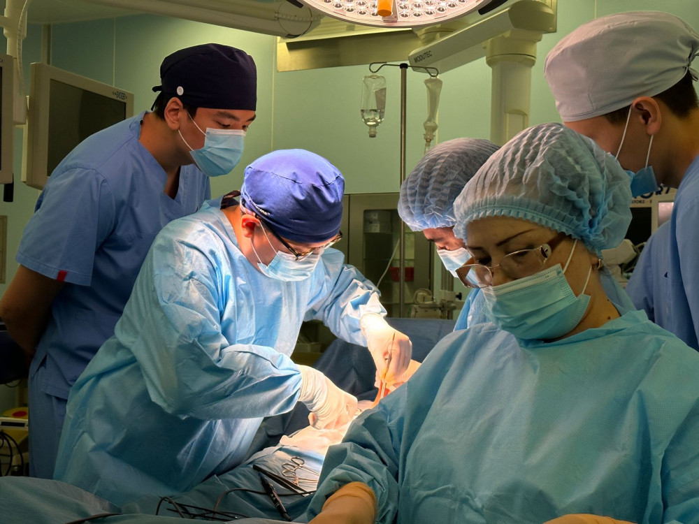 Хирургияда дәрігермен бір толқында жұмыс істеу маңызды – операциялық медбике