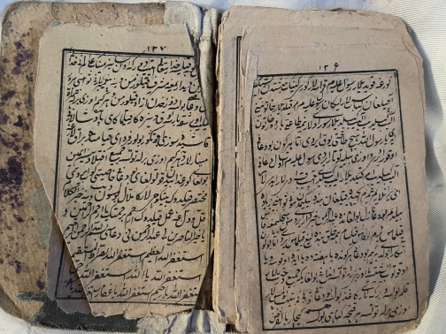 Түркістандық ақсақал «Әзірет Сұлтан» музейіне тарихи мұралар табыс етті