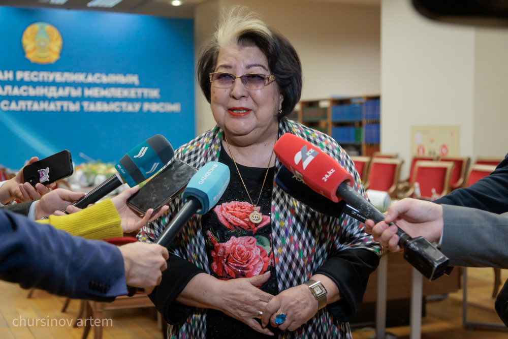 Әдебиет пен өнер қайраткерлеріне мемлекеттік стипендия табысталды