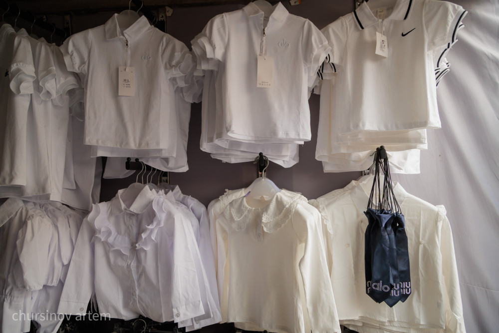 Форма, сөмке және дәптер бағасы: Биыл бір балаға қанша теңге кетеді?