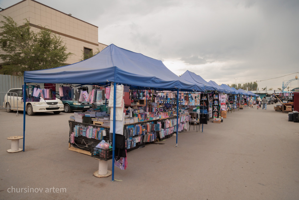 Форма, сөмке және дәптер бағасы: Биыл бір балаға қанша теңге кетеді?