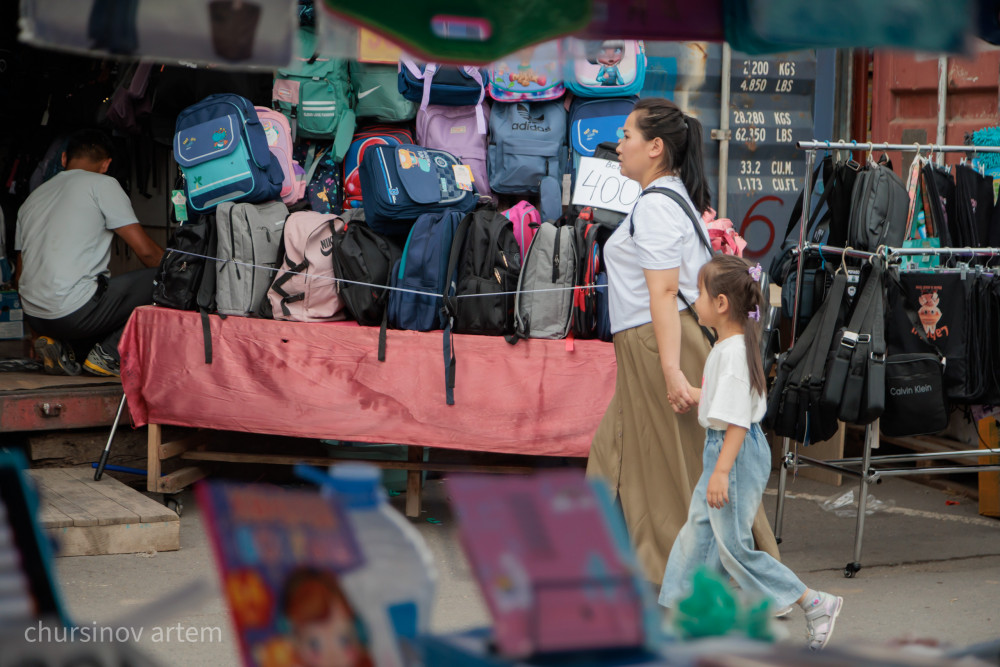 Форма, сөмке және дәптер бағасы: Биыл бір балаға қанша теңге кетеді?