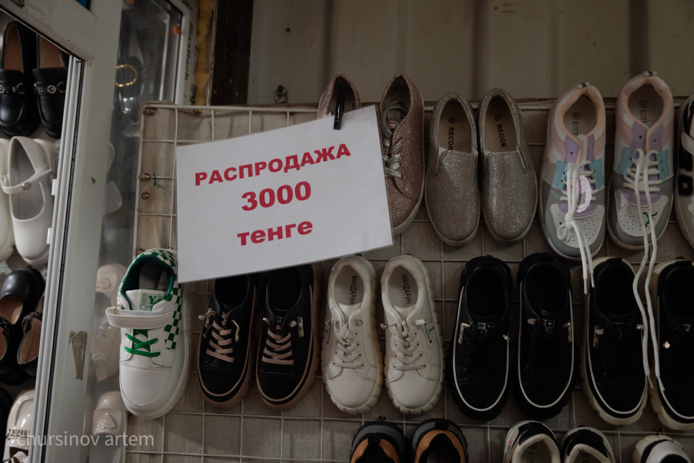 Форма, сөмке және дәптер бағасы: Биыл бір балаға қанша теңге кетеді?