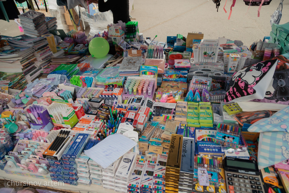 Форма, сөмке және дәптер бағасы: Биыл бір балаға қанша теңге кетеді?