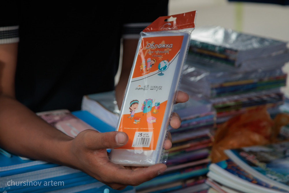 Форма, сөмке және дәптер бағасы: Биыл бір балаға қанша теңге кетеді?