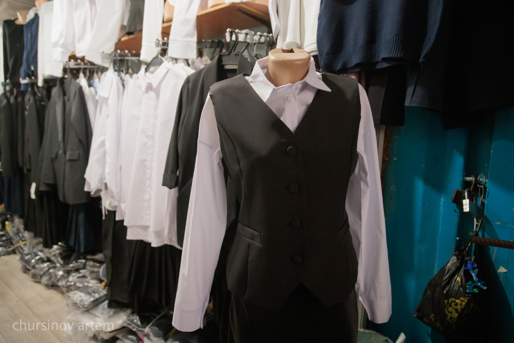 Форма, сөмке және дәптер бағасы: Биыл бір балаға қанша теңге кетеді?