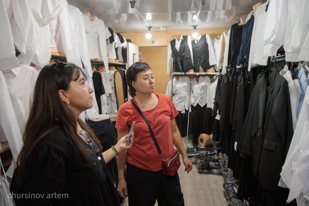 Форма, сөмке және дәптер бағасы: Биыл бір балаға қанша теңге кетеді?