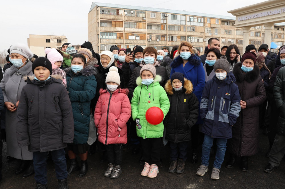 Сапарбаев қоныс той иелеріне жаңа пәтерлердің кілтін табыстады