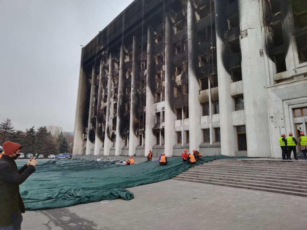 Өртенген Алматы әкімдігінде жөндеу жұмыстары басталды
