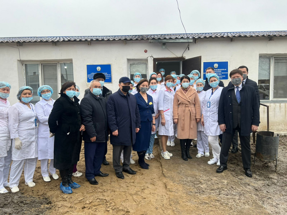 Денсаулық сақтау министрі Атырау облысындағы ауылдық амбулаторияларды аралады