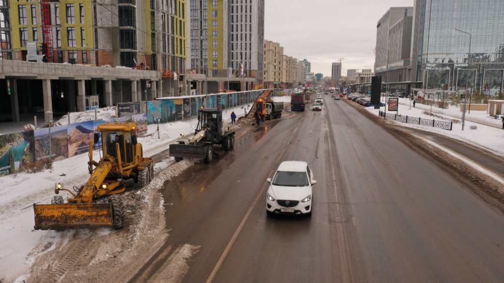 Астанада екі мыңнан астам жұмысшы қар күреуге жұмылдырылды