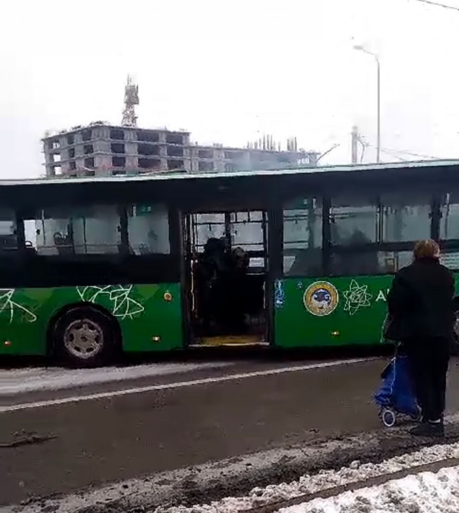 Алматыда үш автобус соқтығысты