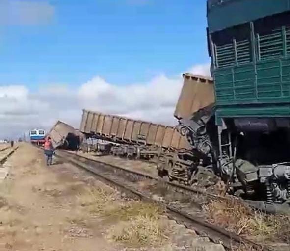 Сарысу разъезінде тепловоз бен локомотив соқтығысты